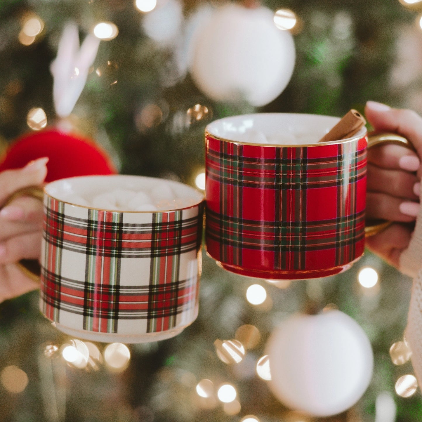 White Plaid Coffee Mug w Gold Handle 14 oz
