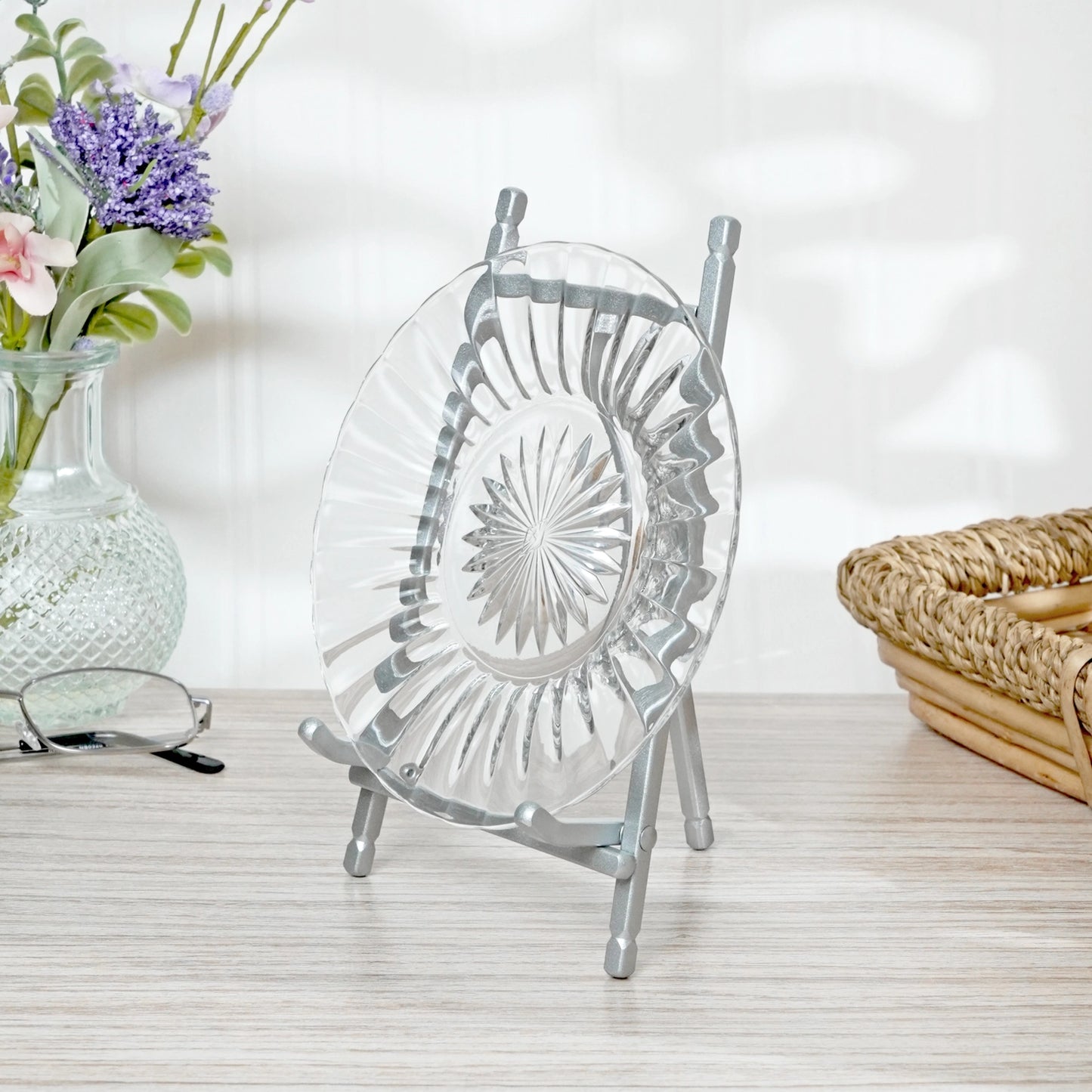 7" Silver Satin Metal Easel