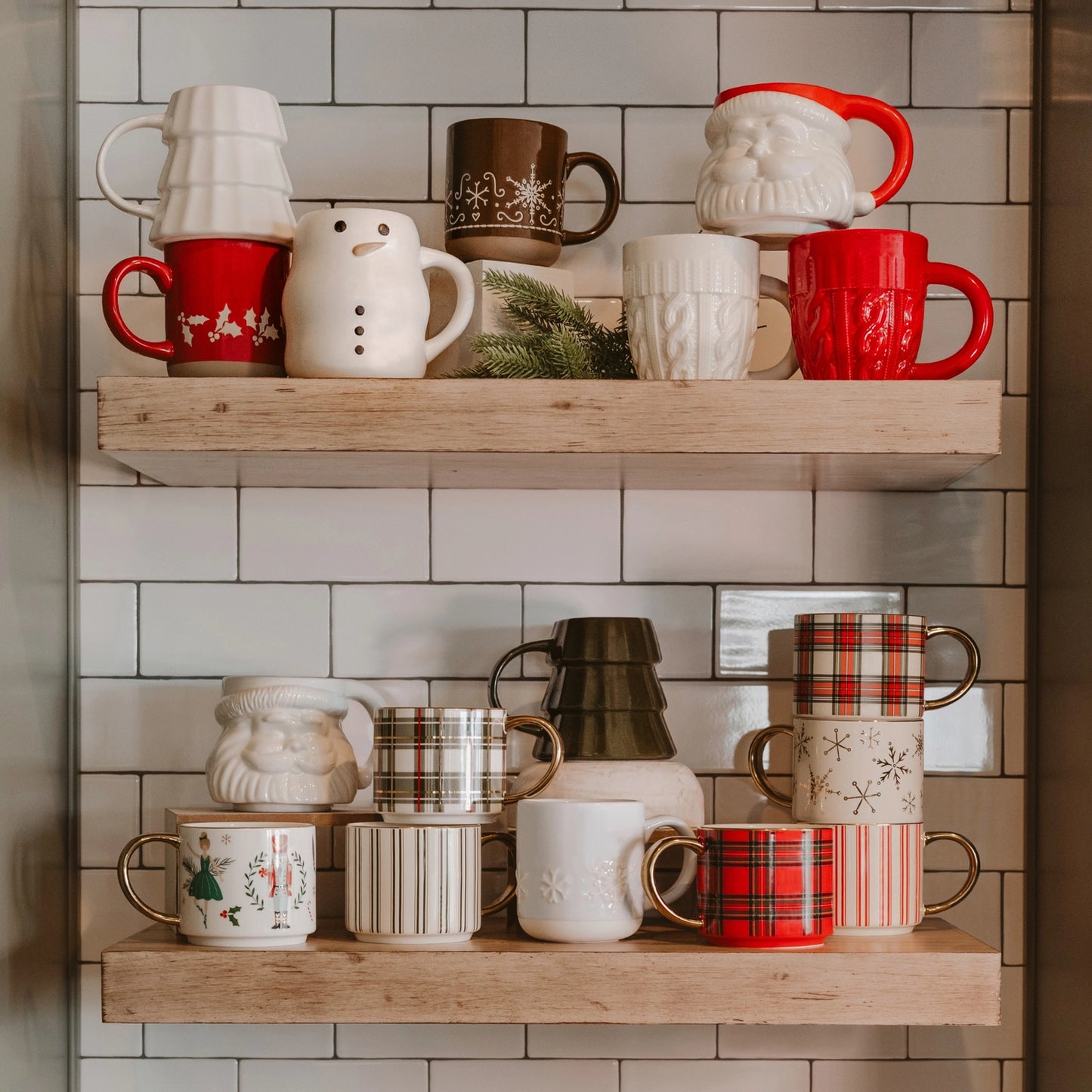White Plaid Coffee Mug w Gold Handle 14 oz